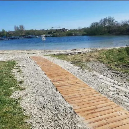 Nyaraló Sandperle, Aurich